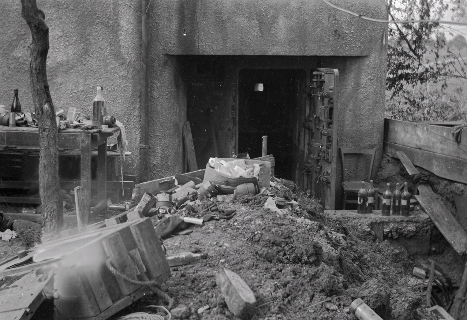 Ligne Maginot - R8B - CALVAIRE 1 - (Blockhaus pour arme infanterie) - Photo allemande de la casemate en juin-juillet 1940

