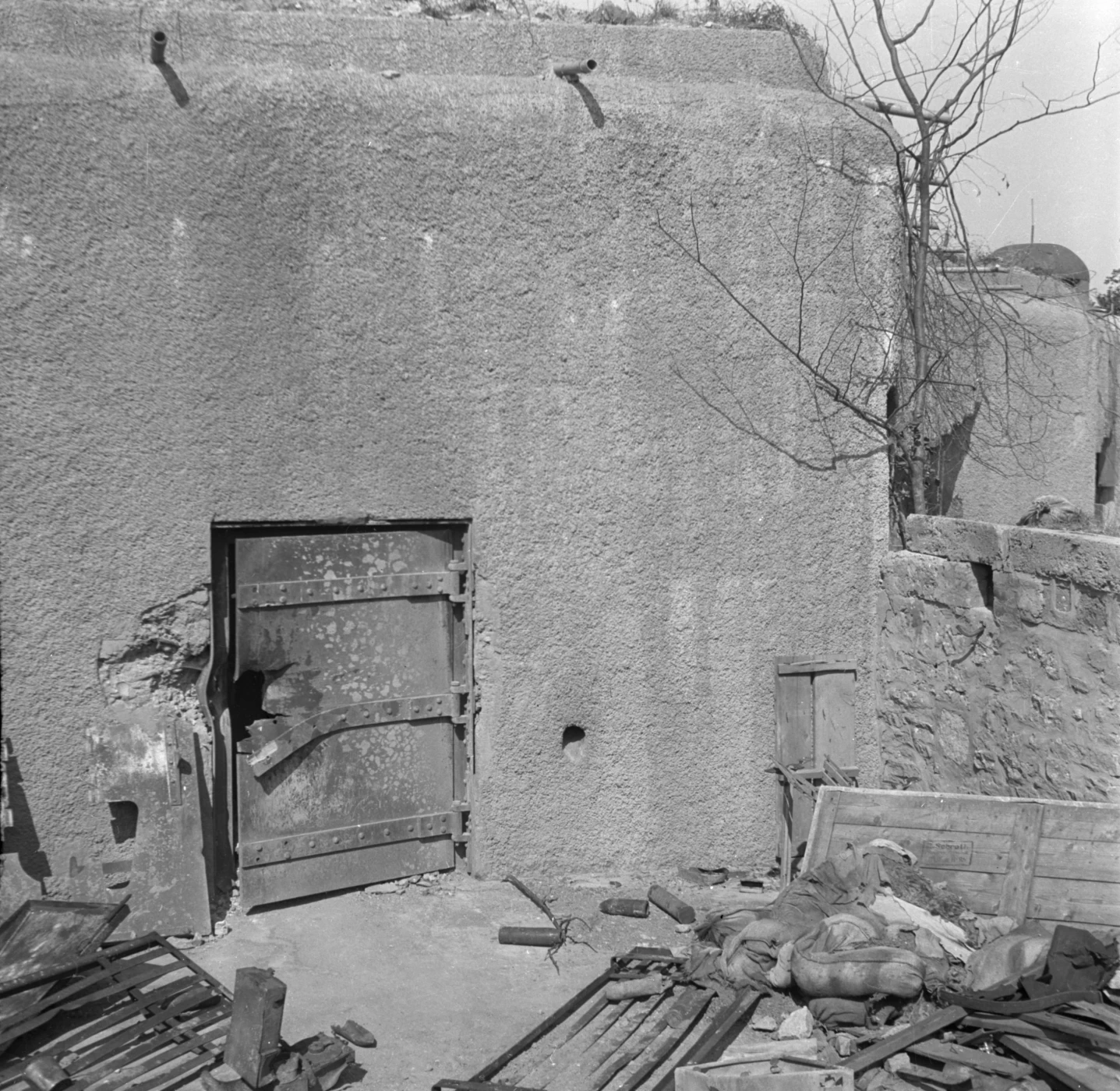 Ligne Maginot - ACA1 - TETING - (Casemate d'artillerie) - Photo allemande de la casemate en juin-juillet 1940
