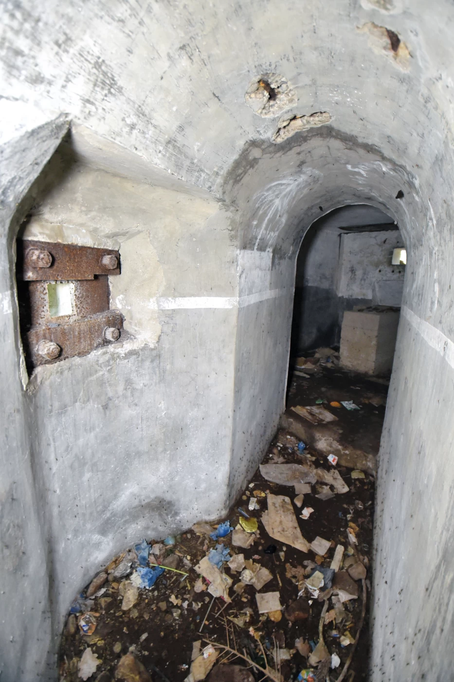 Ligne Maginot - MAIN DU PRINCE 2 - (Blockhaus pour arme infanterie) - Galerie vers le blockhaus mitrailleuse de gauche
Créneau de flanquement