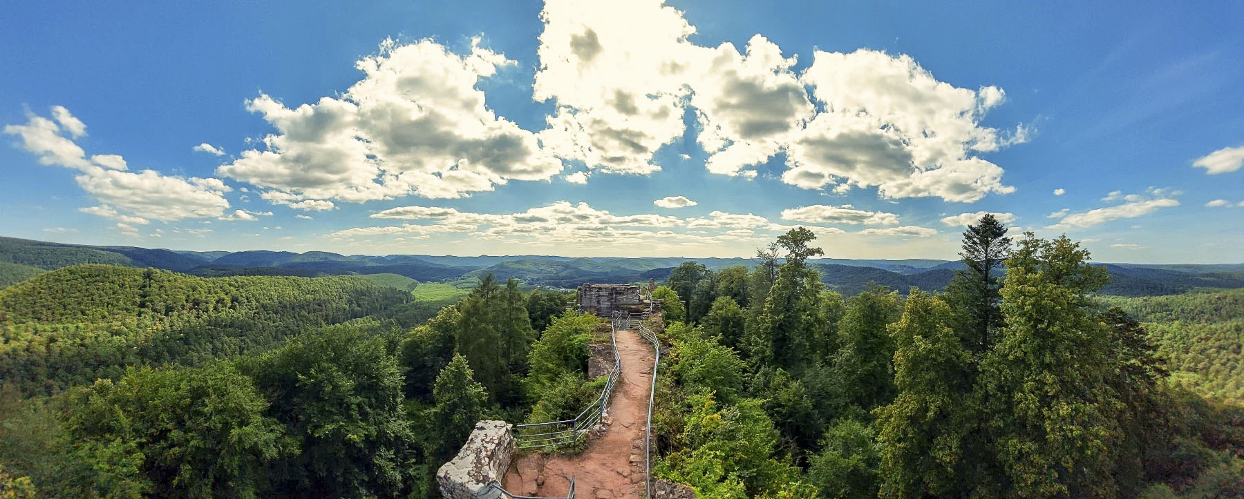 Ligne Maginot - FALKENSTEIN  CHATEAU - (Observatoire d'artillerie) - Vue vers l'Ouest