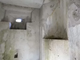Ligne Maginot - CHATELET EST - (Blockhaus pour arme infanterie) - Le créneau vu de l'intérieur.