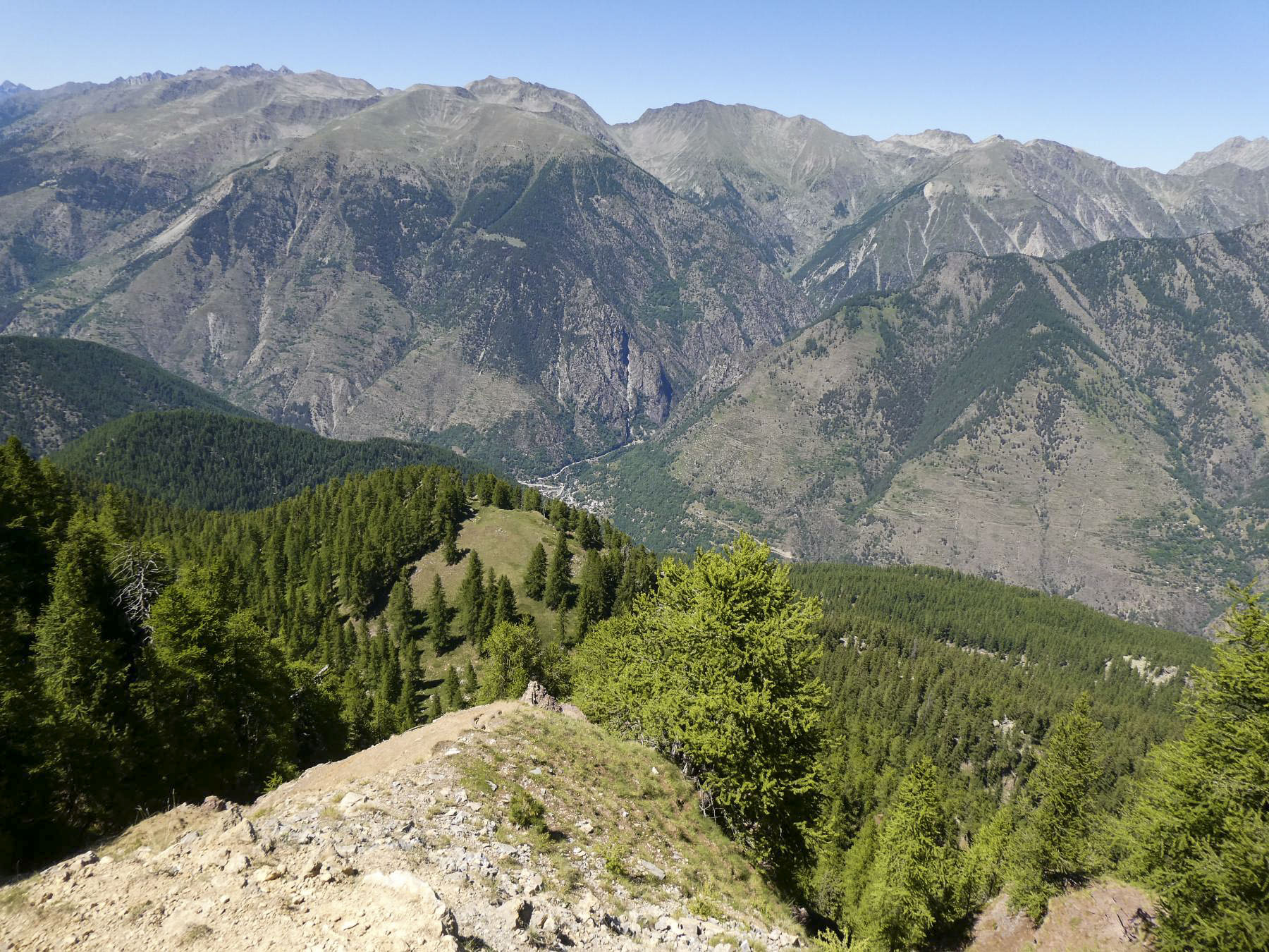 Ligne Maginot - MONT PENAFAYSSE - La position domine la Tinée, ainsi que le village d'Isola et la route du col de La Lombarde.