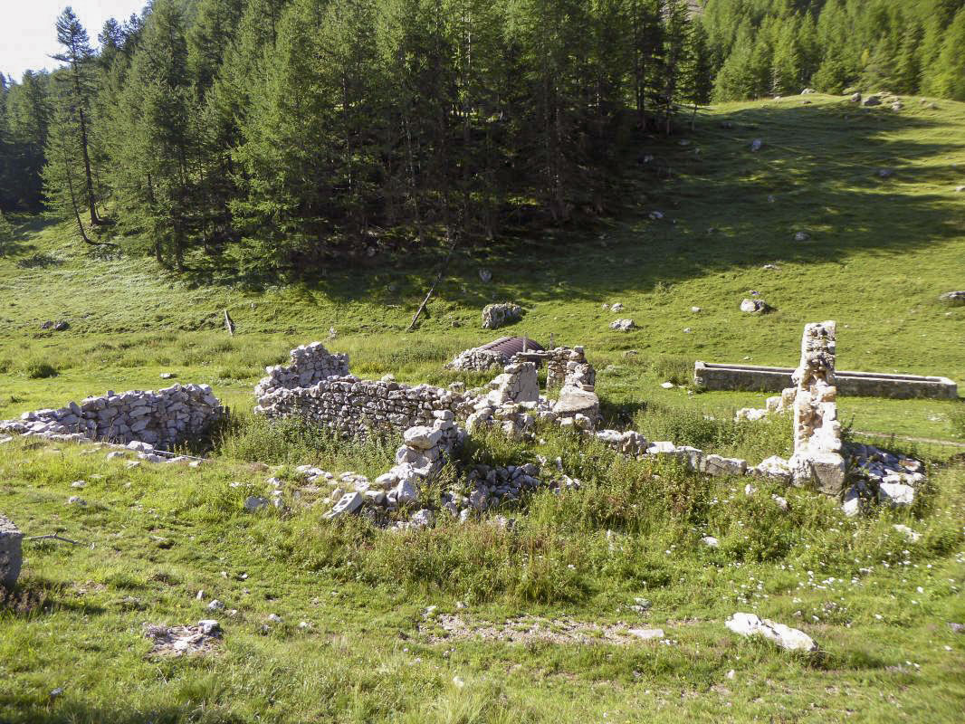 Ligne Maginot - VACHERIE DE ROURE - (Abri) - Ruines de la vacherie