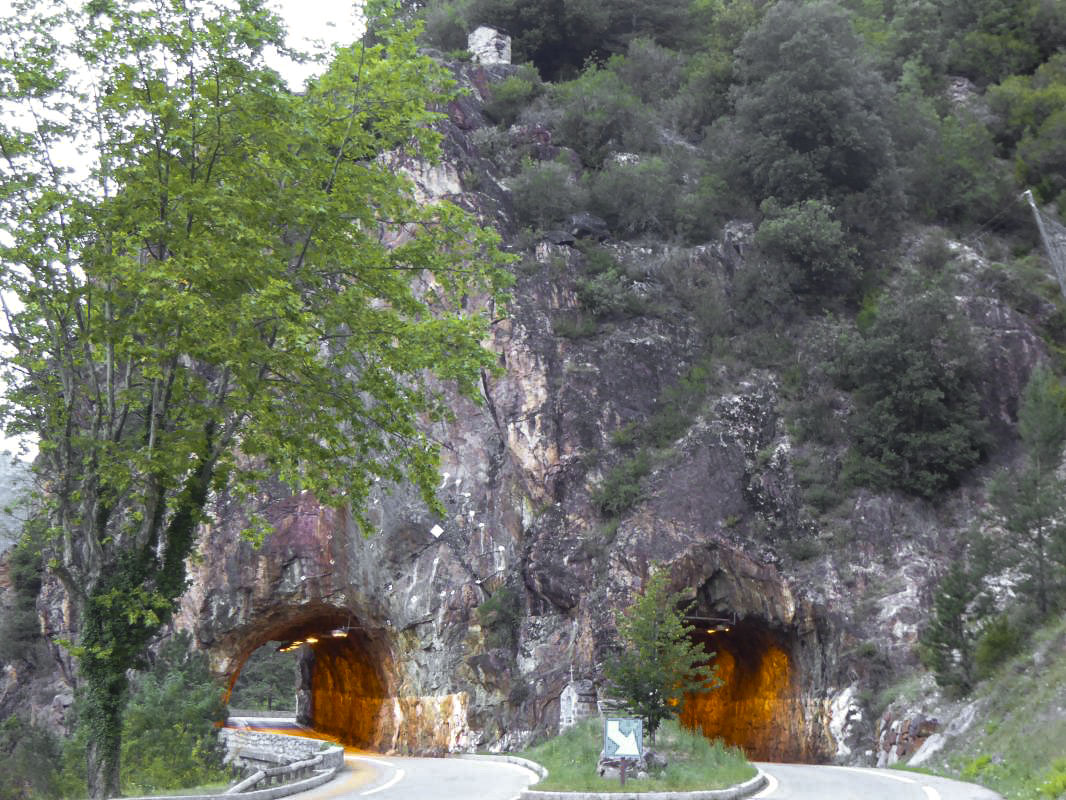 Ligne Maginot - 171 - SAINT SAUVEUR (DMP - Dispositif de Mine Permanent) - Le tunnel d'époque est celui de gauche