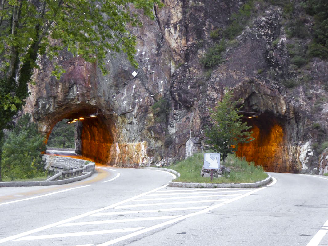 Ligne Maginot - 171 - SAINT SAUVEUR (DMP - Dispositif de Mine Permanent) - Le tunnel d'époque est celui de gauche