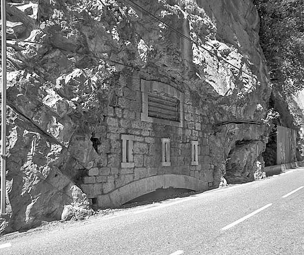 Ligne Maginot - CHIUSE DE SAINT JEAN LA RIVIERE - (Casemate d'infanterie - Simple) - Vue de la façade du corps de garde 1 (nord), le pont roulant a été supprimé
