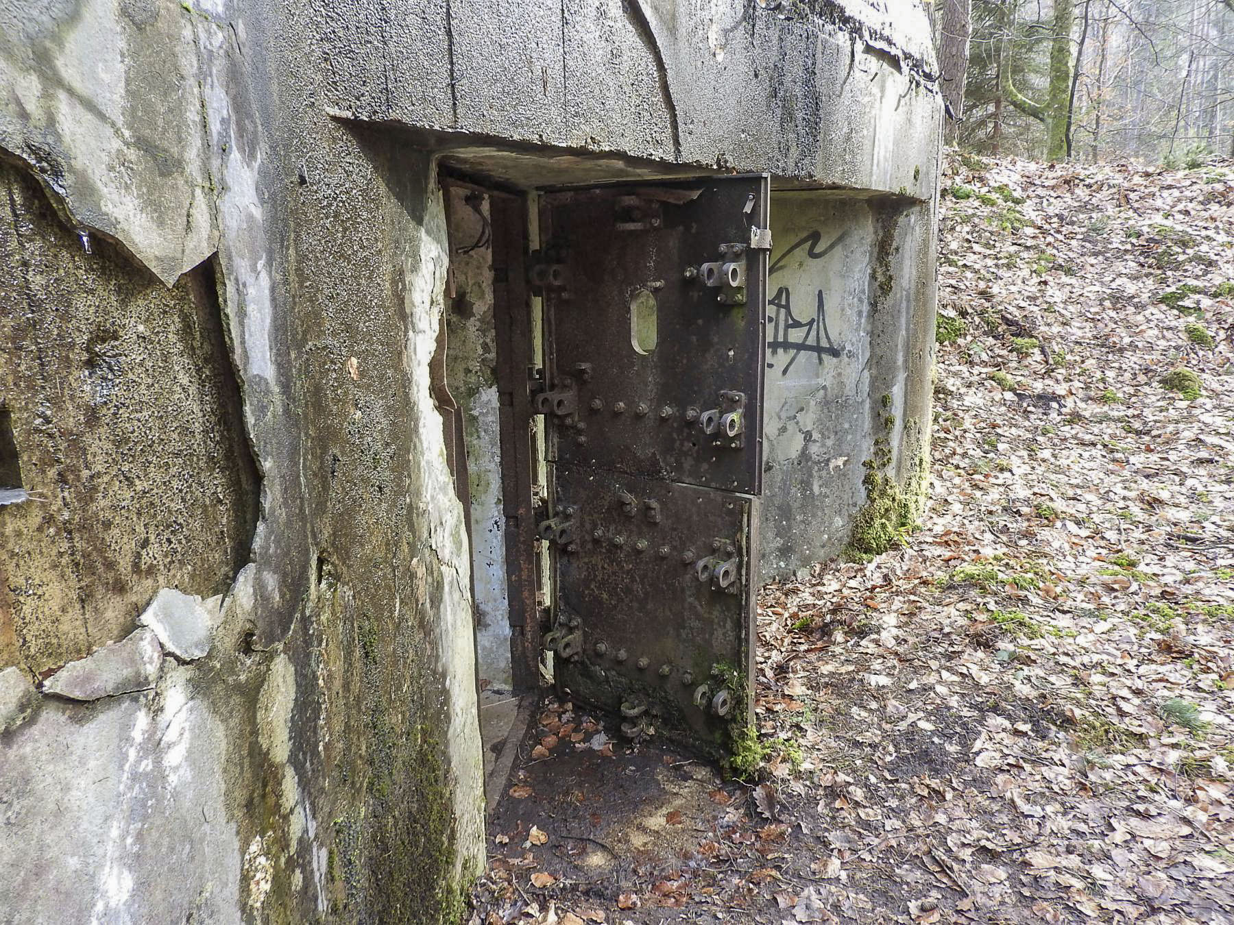 Ligne Maginot - GRAFENWEIHER CENTRE - (Casemate d'infanterie - Simple) - L'entrée de la casemate et sa porte blindée