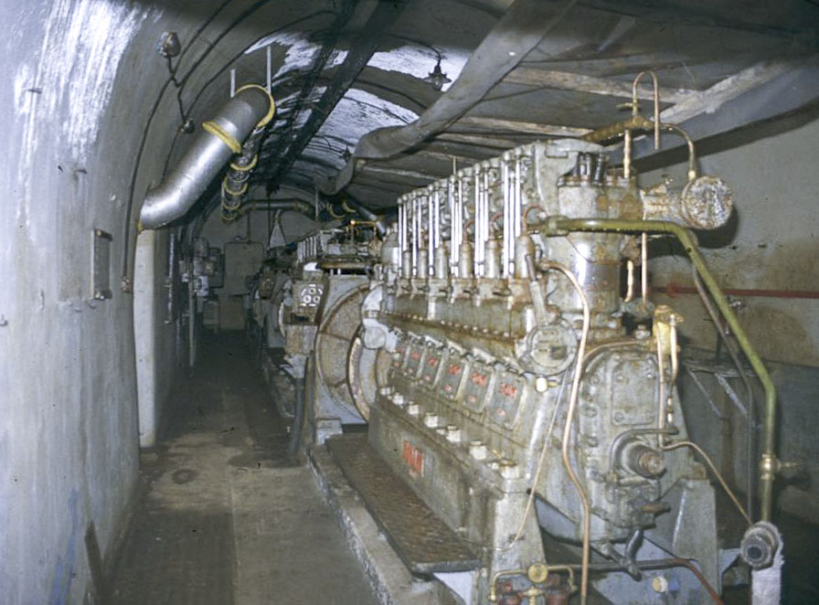 Ligne Maginot - FLAUT - (Ouvrage d'artillerie) - L'usine électrique dans les années 80 
Moteurs SMIM type 6SR19 délivrant 150CV