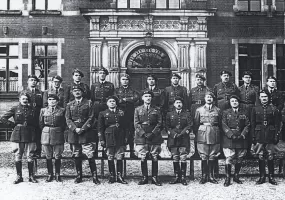 Ligne Maginot - 146° Régiment d'Infanterie de Forteresse (146° RIF) - Officiers (etat major ?) du régiment avant la mobilisation
Le Col Triquand est au centre au premier rang