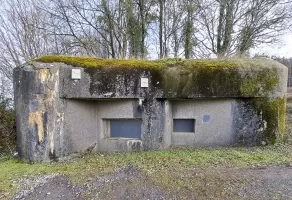 Ligne Maginot - A42 - ROUTE DE SIGNY - (Casemate d'infanterie - Simple) - Les anciens créneaux de tir masqués par des panneaux.
2023
