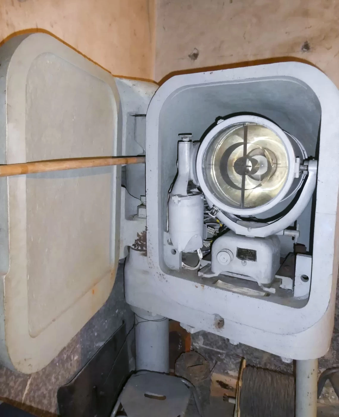 Ligne Maginot - ZEITERHOLZ - X6 - (Abri) - Projecteur en état de marche