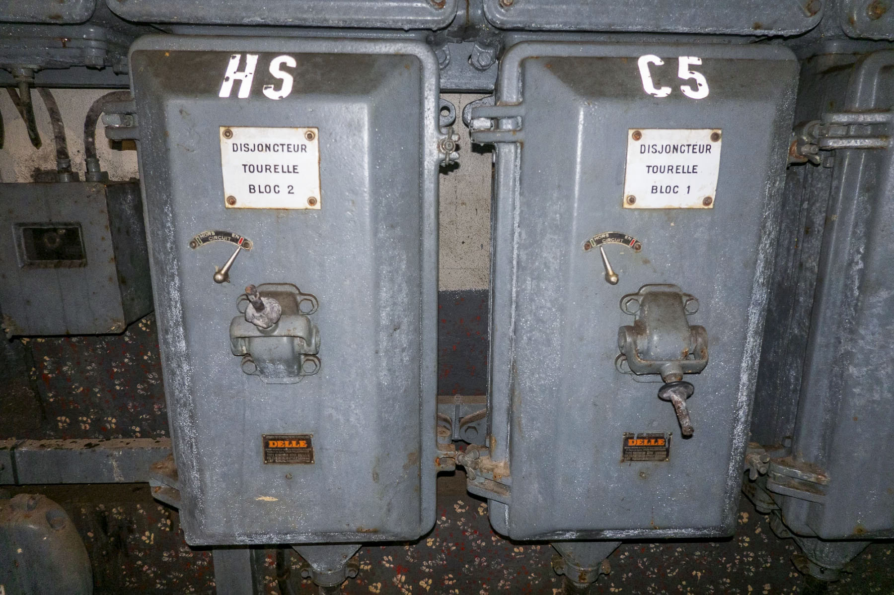 Ligne Maginot - FERMONT - A2 - (Ouvrage d'artillerie) - Sous-station A
Disjoncteurs Delle, tourelles des Bloc 1 et 2