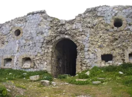 Ligne Maginot - LA FORCA (LF) - (Ouvrage d'infanterie) - L'entrée avec les dégâts d'Avril 1945