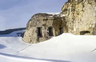 Ligne Maginot - LA FORCA (LF) - (Ouvrage d'infanterie) - La première caponnière coté entrée. Les dégâts sont ceux de l'attaque de 1945 