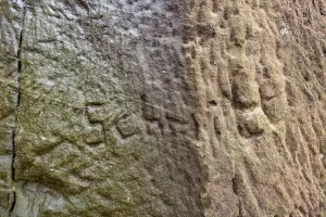 Ligne Maginot - KRAEHFELSEN - (Abri) - Un graffiti à proximité de l'abri