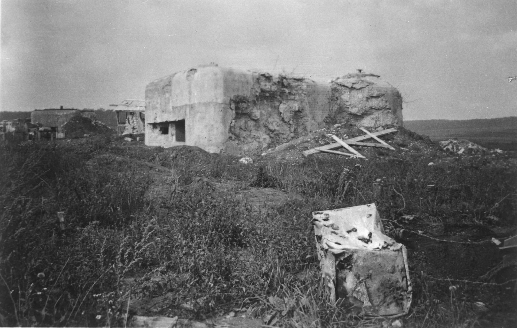 Ligne Maginot - MC30 - STG C - (Casemate d'infanterie - Double) - Le bloc STG C avec à l'arrière plan, le bloc Confluent 1
A confirmer