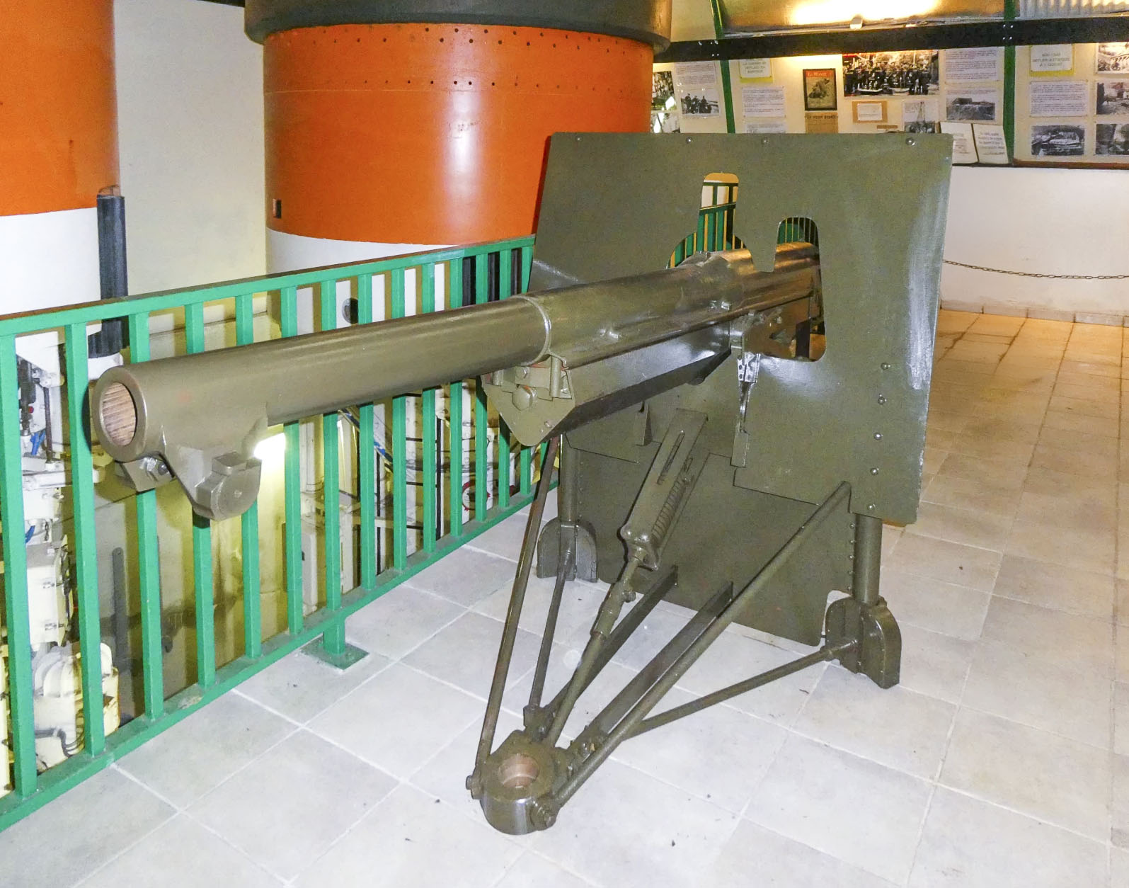 Ligne Maginot - Canon de 75 mle 1897 (75/97) - 75 mle 1897, avec mono flèche et affût de forteresse
Musée du Fermont