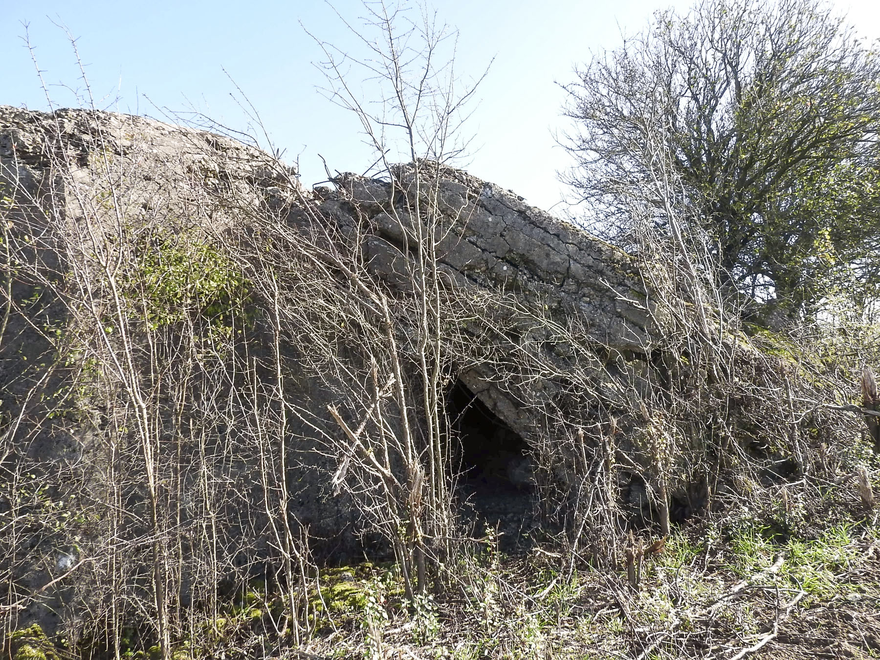 Ligne Maginot - CEZF-10 - LINSTROFF SUD - (Blockhaus lourd type STG / STG-FCR - Double) - L'entrée détruite.