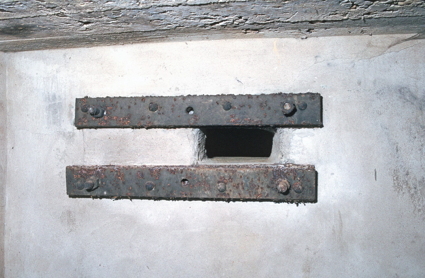 Ligne Maginot - KALKOFEN 3 - (Blockhaus pour arme infanterie) - Créneau du bloc entrée