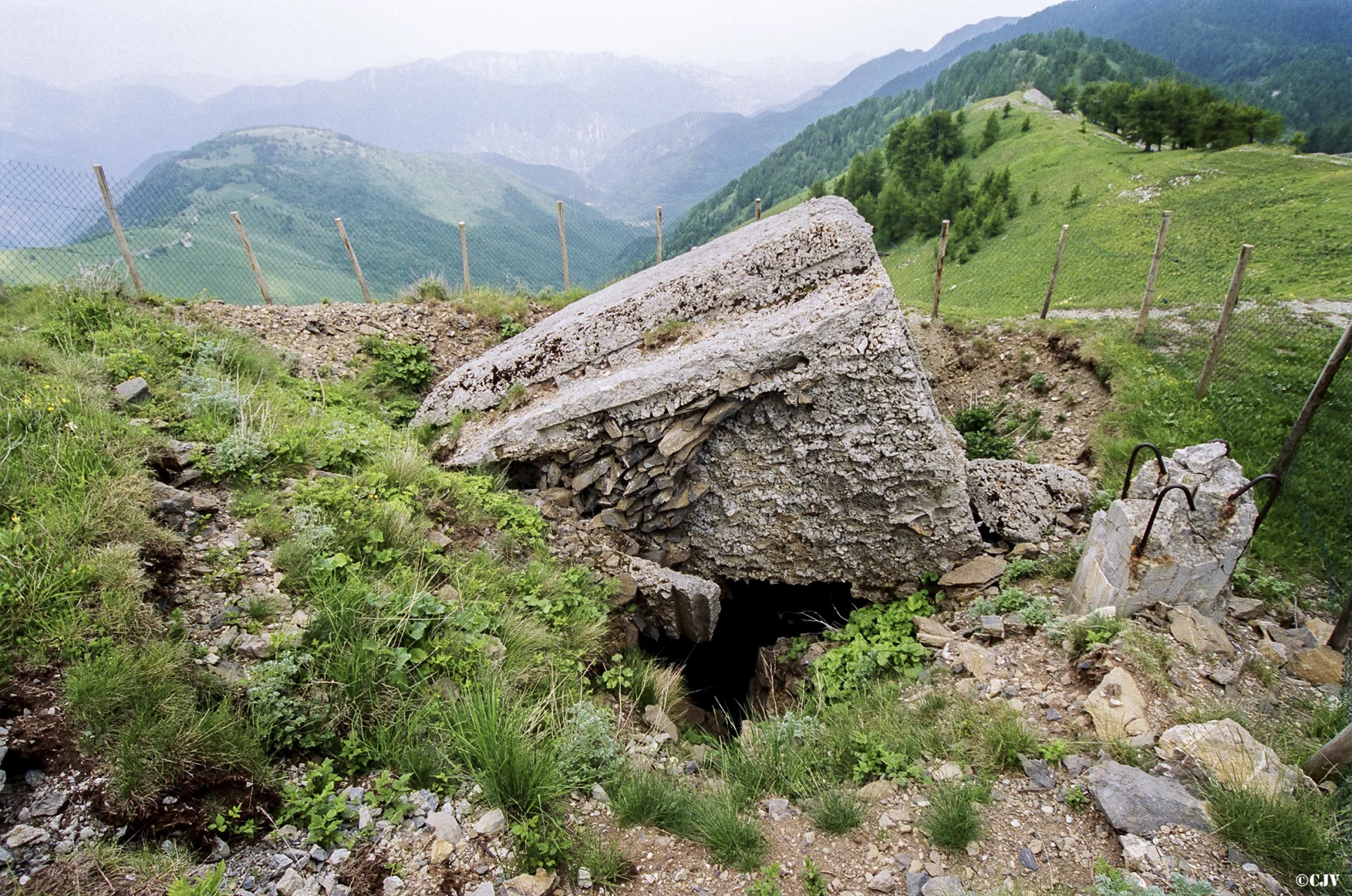 Ligne Maginot - PLAN CAVAL 5 - (Blockhaus pour arme infanterie) - Le blockhaus est construit sur le débouché de l'un des puits de services utilisés lors de la construction de l'ouvrage de Plan Caval