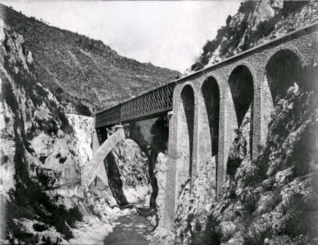 Ligne Maginot - 26 - VIADUC DE LA BEVERA - (DMP - Dispositif de Mine Permanent) - Viaduc de la Bevera - Pont de Caï
Le pont et le viaduc originaux