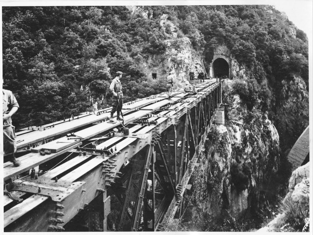 Ligne Maginot - 26 - VIADUC DE LA BEVERA - (DMP - Dispositif de Mine Permanent) - Reconstruction du viaduc de la Bevera (Pont de Caï)
Démontage du pont provisoire
