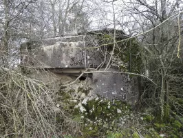 Ligne Maginot - GUISING 1 (AVANT POSTE) - (Blockhaus pour arme infanterie) - Le créneau de flanquement vers la gauche.