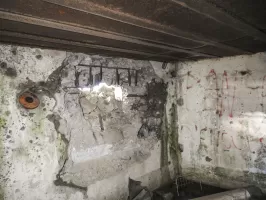 Ligne Maginot - GUISING 1 (AVANT POSTE) - (Blockhaus pour arme infanterie) - Le créneaux d'action vers la gauche.