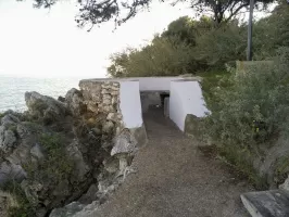 Ligne Maginot - CAP MARTIN NORD - (Cuve pour arme d'infanterie) - De la peinture blanche a été ragoûté 