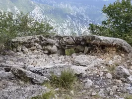 Ligne Maginot - COL DE SEGRA SUD-EST 1 - (Blockhaus pour arme infanterie) - Comme vous pouvez le constater, la partie supérieure est écroulée