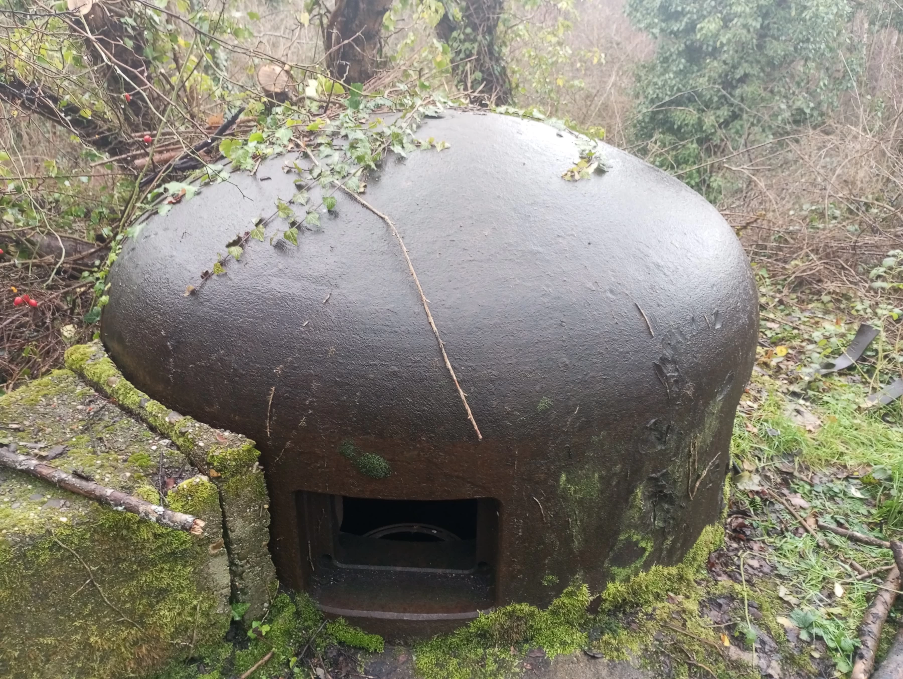 Ligne Maginot - 9/3 - AUENHEIM SUD - (Casemate d'infanterie - Simple) - Cloche GFM Nord et ses impacts.