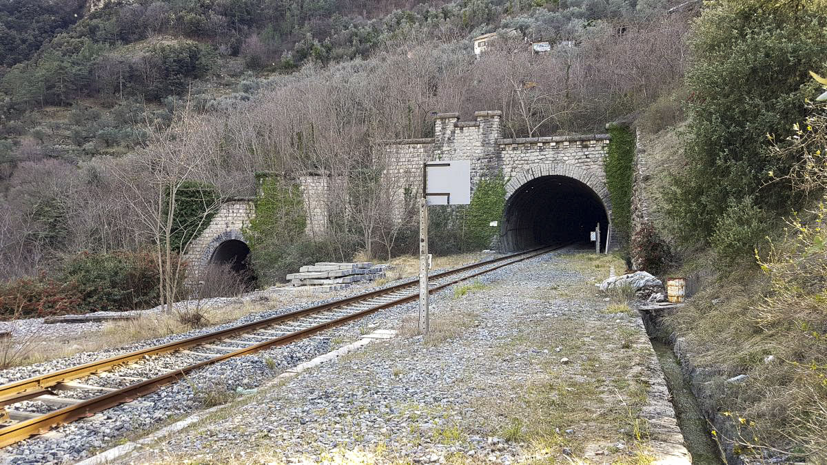 Ligne Maginot - CARANCA NORD (TUNNEL DE) - (Blockhaus pour arme infanterie) - Le tunnel de Gigne est à gauche, le tunnel de Caranca est à droite