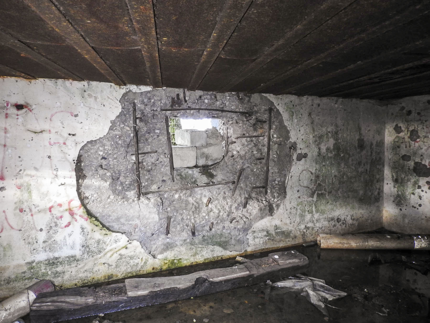 Ligne Maginot - GUISING 1 (AVANT POSTE) - (Blockhaus pour arme infanterie) - Le poste de tir vers l'avant.