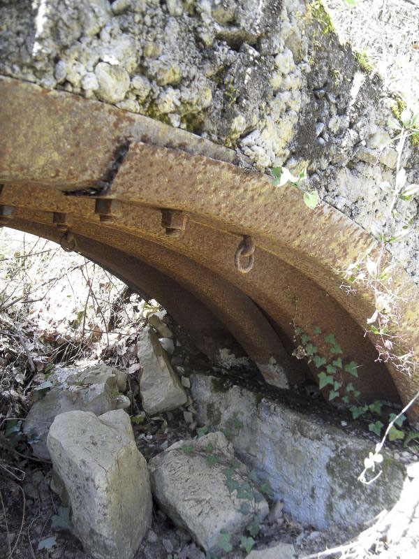 Ligne Maginot - LAVINA - (Observatoire d'infanterie) - Un abri en tôle métro à proximité