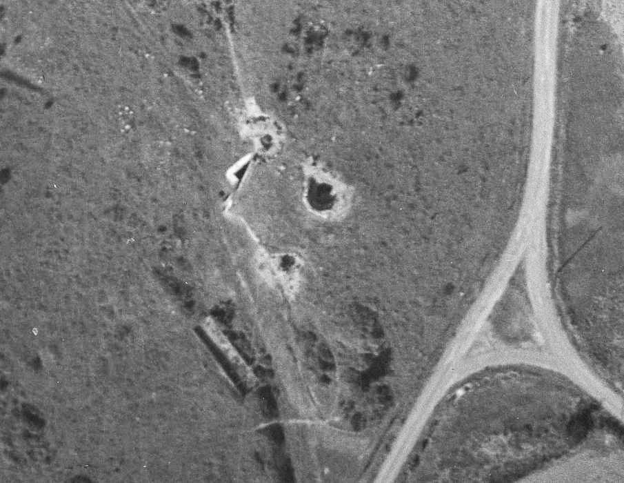 Ligne Maginot - Casemate de ROCQ en 1953 - Les puits des cuirassements ferraillés sont bien en évidence.