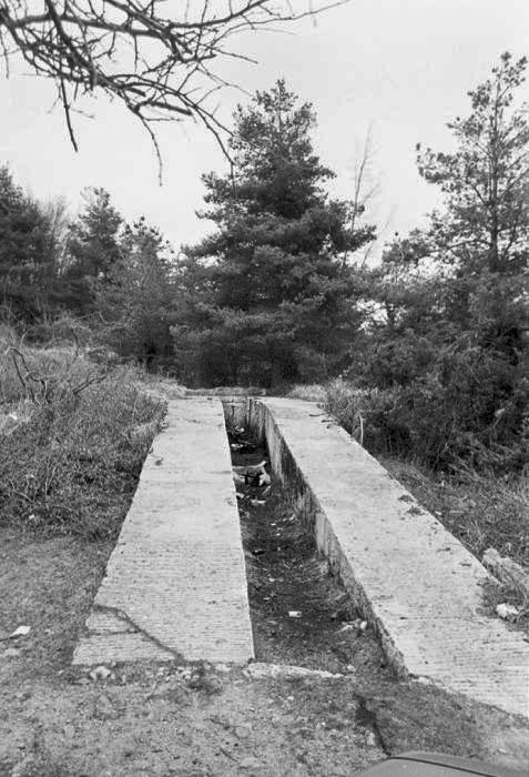 Ligne Maginot - PAS DE L'AGREE - (Casernement) - Un 'Pont' destiné à permettre l'accés au dessous des véhicules
