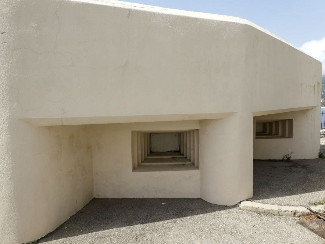 Ligne Maginot - E1 - EZE BASSE CORNICHE - (Casemate d'infanterie - Simple) - Créneau antichar, créneau mitrailleuse