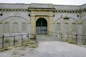 Ligne Maginot - MONT CHAUVE D'ASPREMONT - (Central téléphonique isolé) - L'entrée