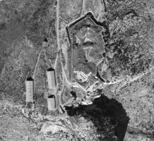 Ligne Maginot - TETE DE CHIEN - (Casernement) - Le fort de la Tête du Chien
Le casernement est à gauche
