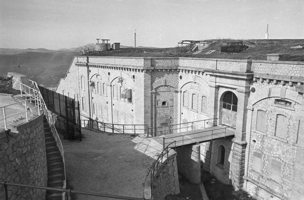 Ligne Maginot - MONT CHAUVE D'ASPREMONT - (Central téléphonique isolé) - Caponnière renforcée