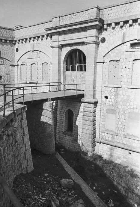 Ligne Maginot - MONT CHAUVE D'ASPREMONT - (Central téléphonique isolé) - L'entrée