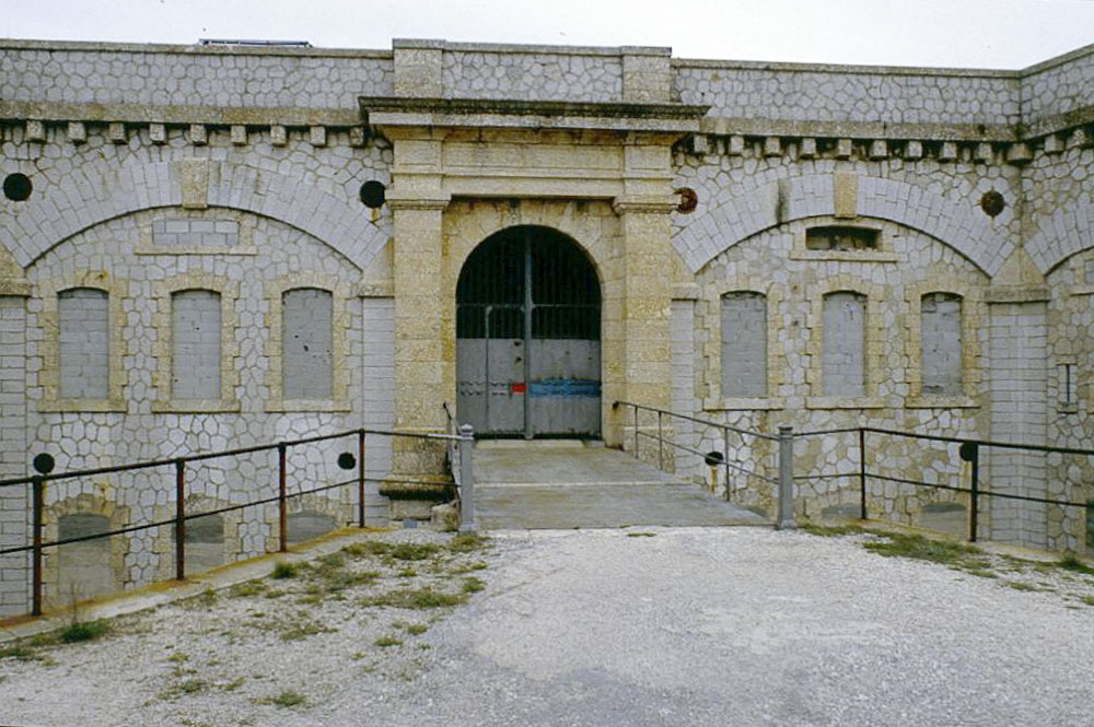 Ligne Maginot - MONT CHAUVE D'ASPREMONT - (Central téléphonique isolé) - L'entrée