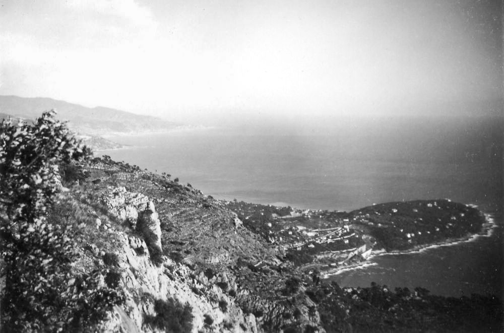 Ligne Maginot - MONT GROS DE ROQUEBRUNE - (Observatoire d'artillerie) - Vue du Cap Martin  depuis les dessus de l'ouvrage
