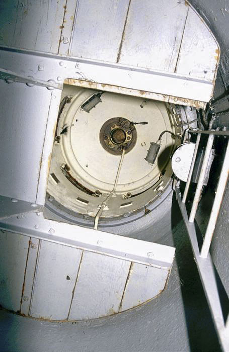 Ligne Maginot - MONT GROS DE ROQUEBRUNE - (Observatoire d'artillerie) - Photographie datant des années 1980
La cloche VDP avec son éclairage spécifique encore en place