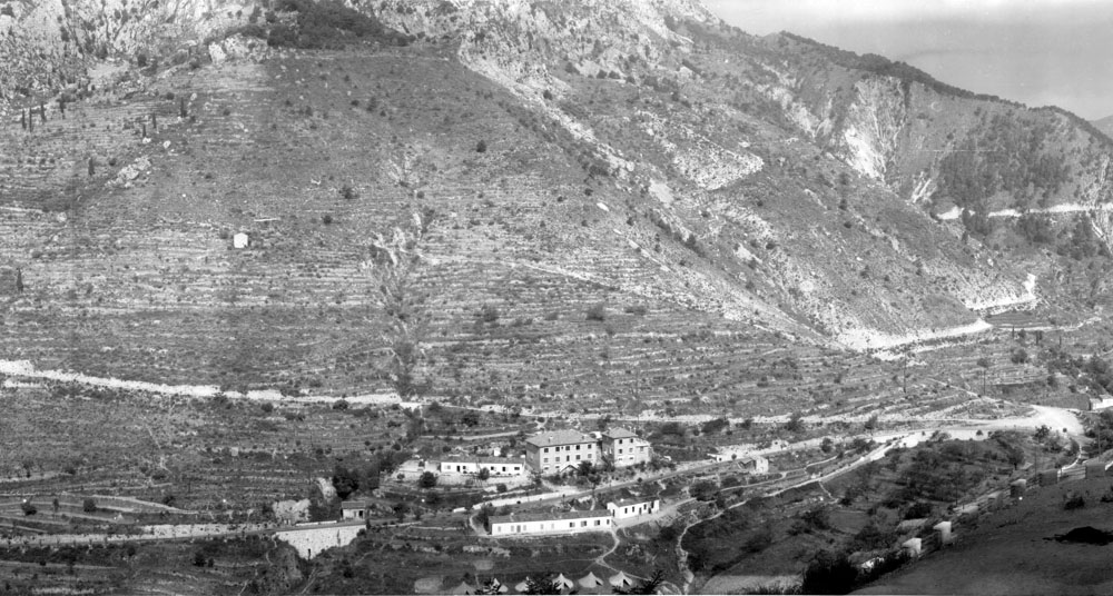 Ligne Maginot - SAINTE AGNES - (Casernement) - Le casernement de St. Agnès.
Extrait de la photo panoramique prise depuis l'entrée de l'ouvrage de St. Agnès vers 1938