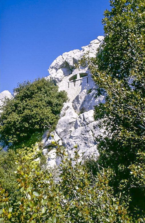 Ligne Maginot - TETE DE CHIEN - (Abri) - Créneaux de l'abri IX du tunnel, donnant sur le chemin montant de la côte.
