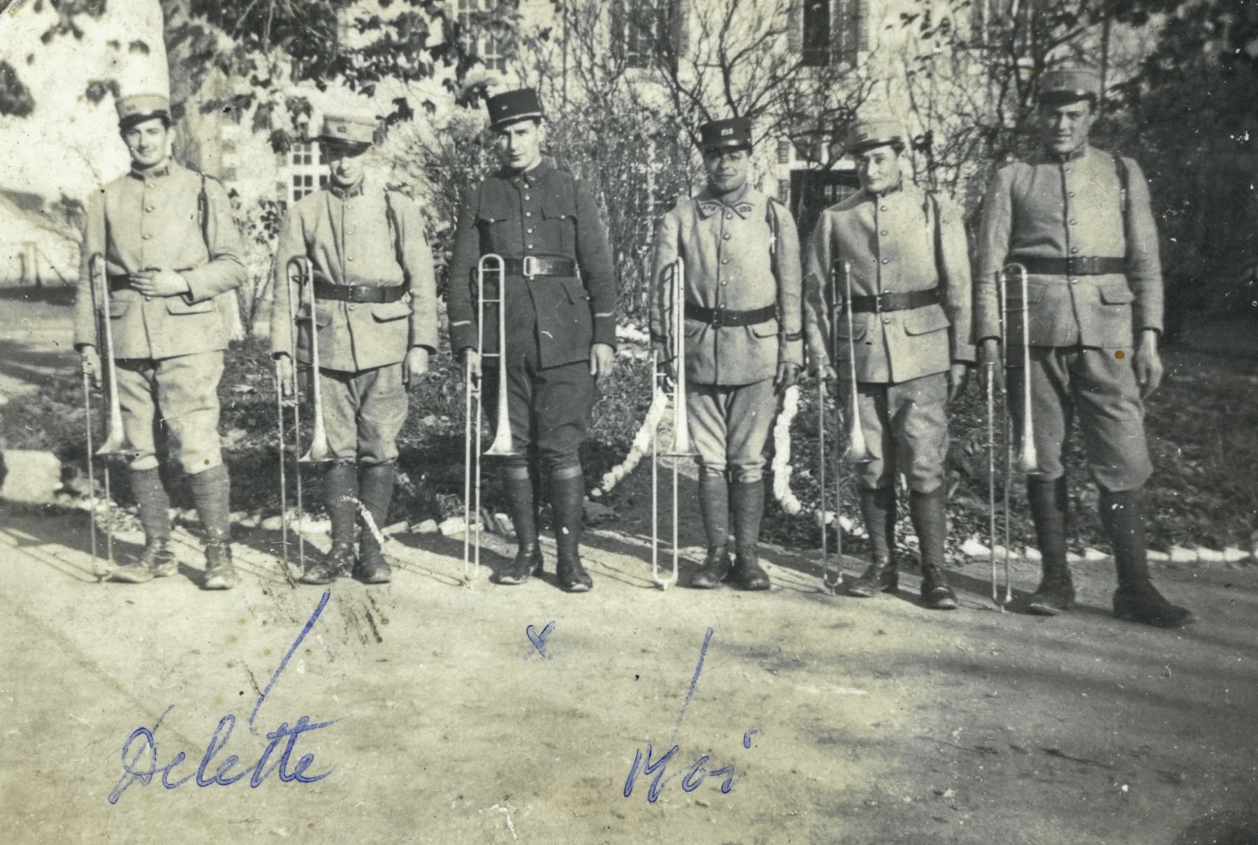 Ligne Maginot - 155° Régiment d'infanterie de Forteresse (155° RIF) - Novembre 1935, caserne Chanzy 
« Pupitre de trombones »
