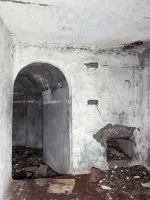 Ligne Maginot - MAIN DU PRINCE 2 - (Blockhaus pour arme infanterie) - Blockhaus mitrailleuse de gauche
Emplacement d'un ventilateur à droite de l'entrée