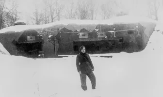 Ligne Maginot - BOUSSE - A24 - (Ouvrage d'infanterie) - Devant le bloc 2, janvier 1940
On notera le projecteur provisoire encore en place