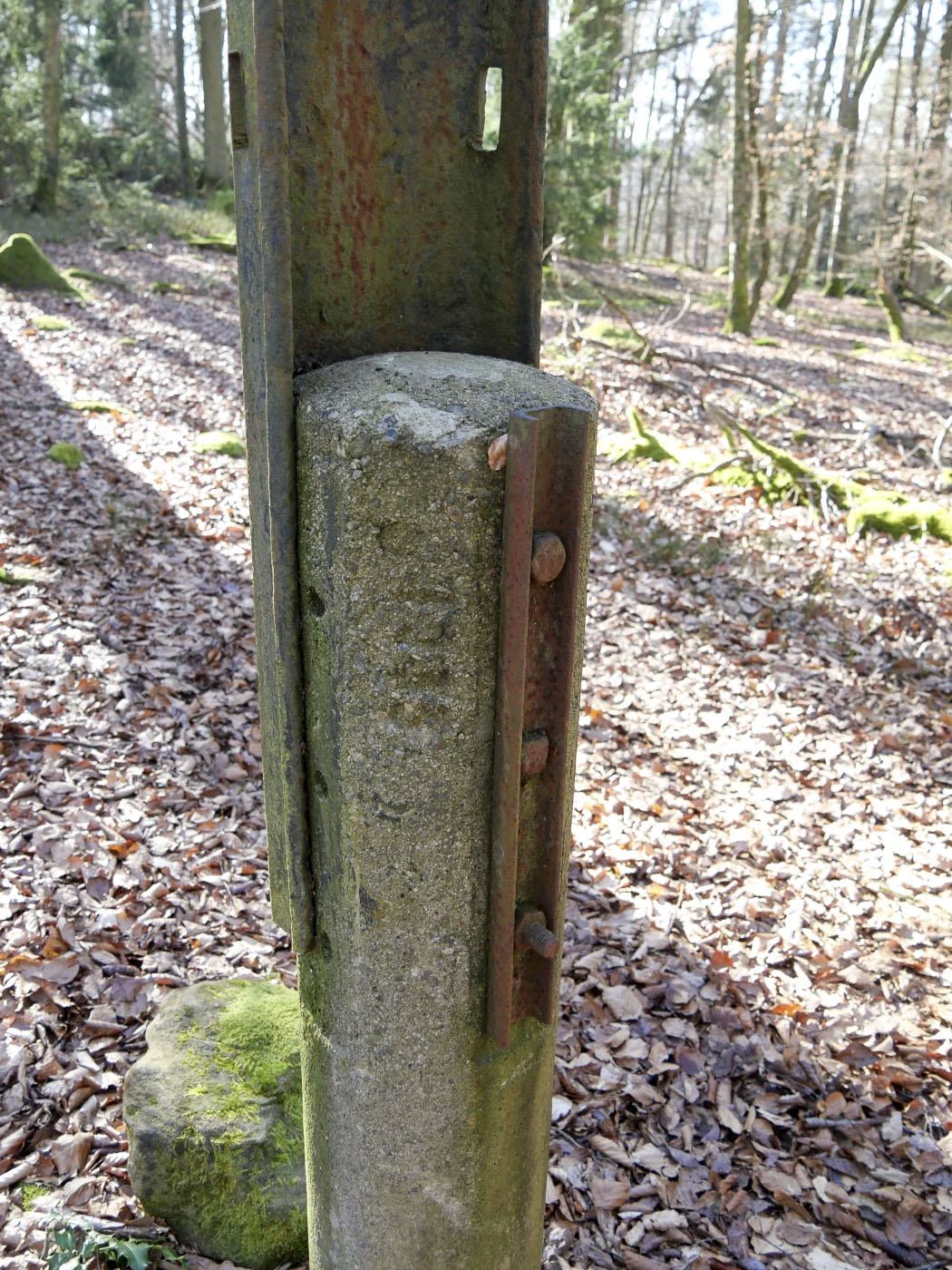 Ligne Maginot - G432 - (Chambre de coupure) - Point de raccordement pour les boitiers en position haute